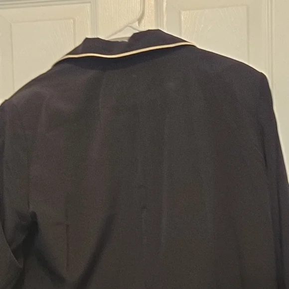 Black and Gold Blazer with Tailored Silhouette - Picture 7 of 8